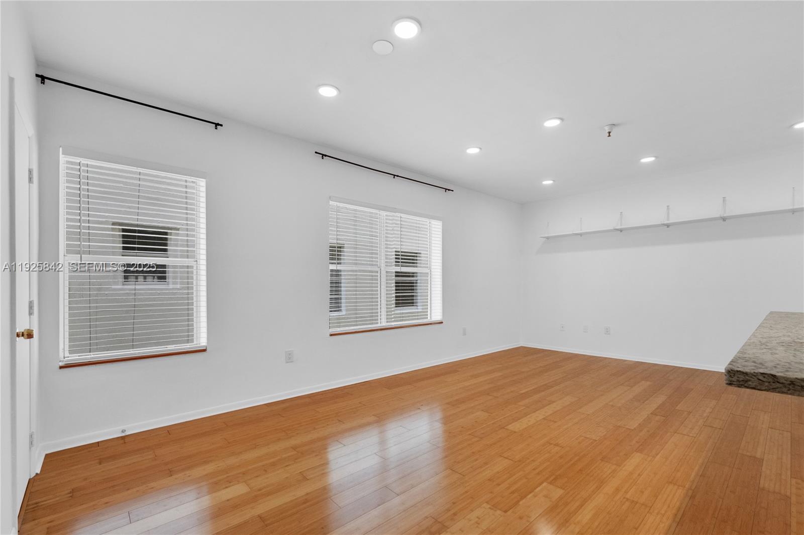 BRISTOL CONDO - Residential