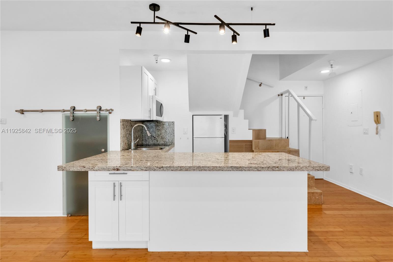 BRISTOL CONDO - Residential