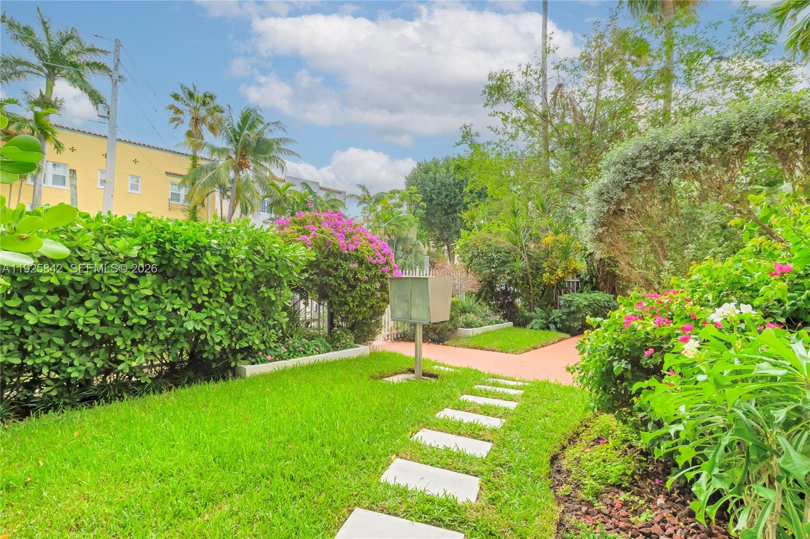 BRISTOL CONDO - Residential