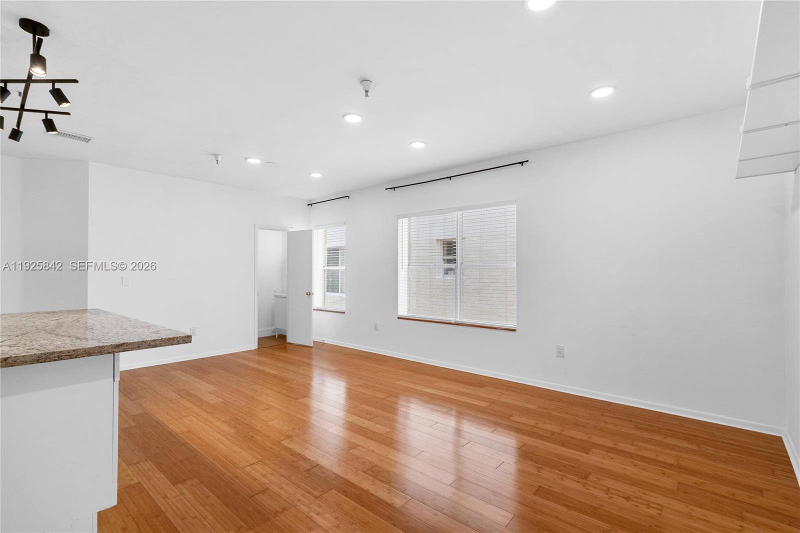 BRISTOL CONDO - Residential