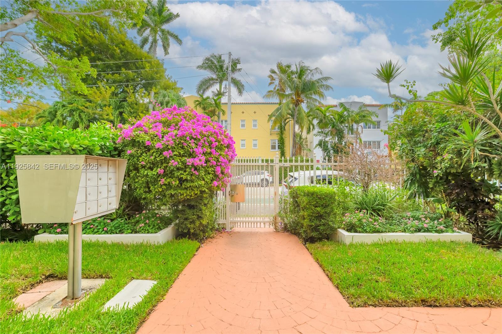 BRISTOL CONDO - Residential