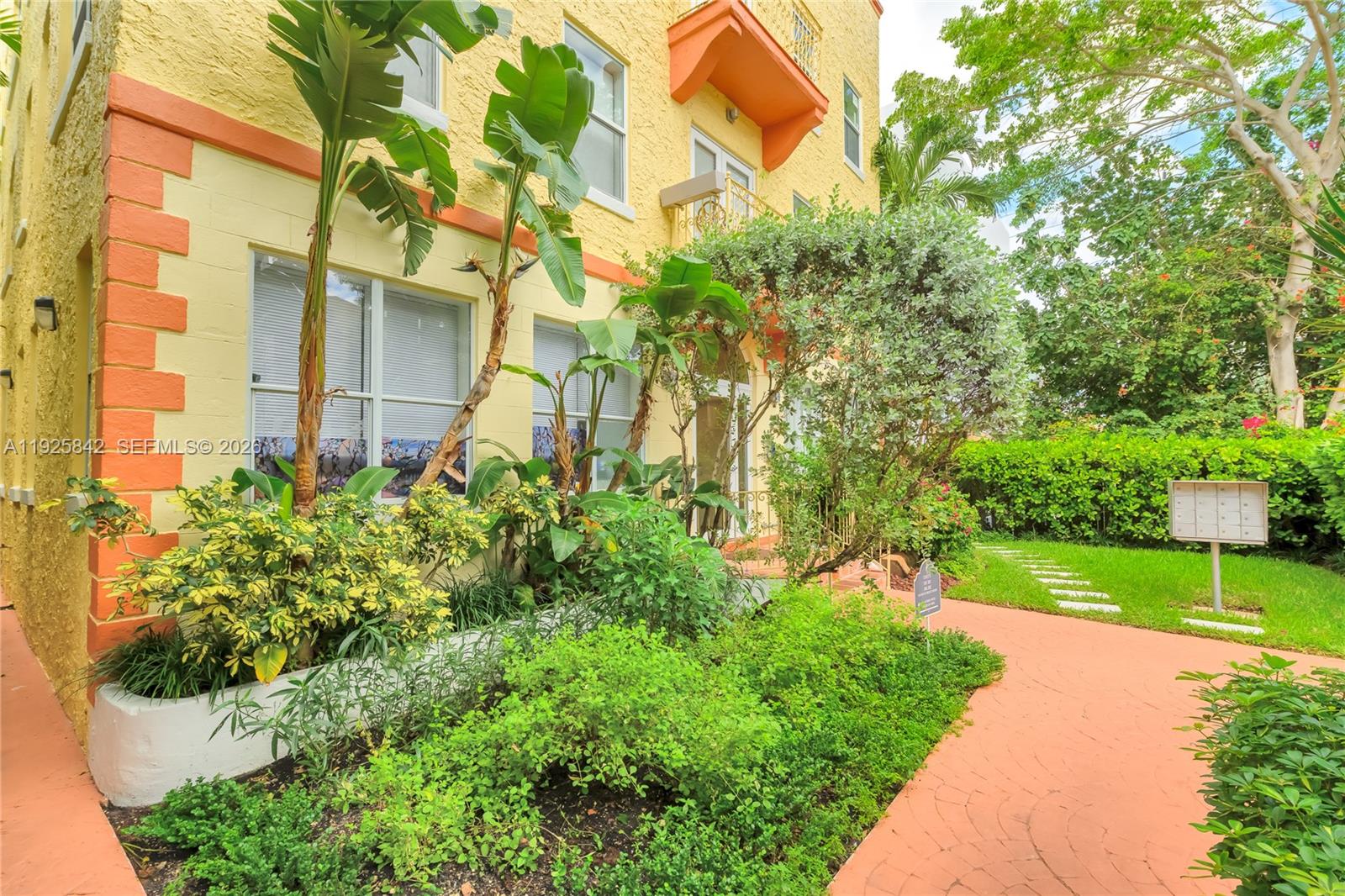 BRISTOL CONDO - Residential