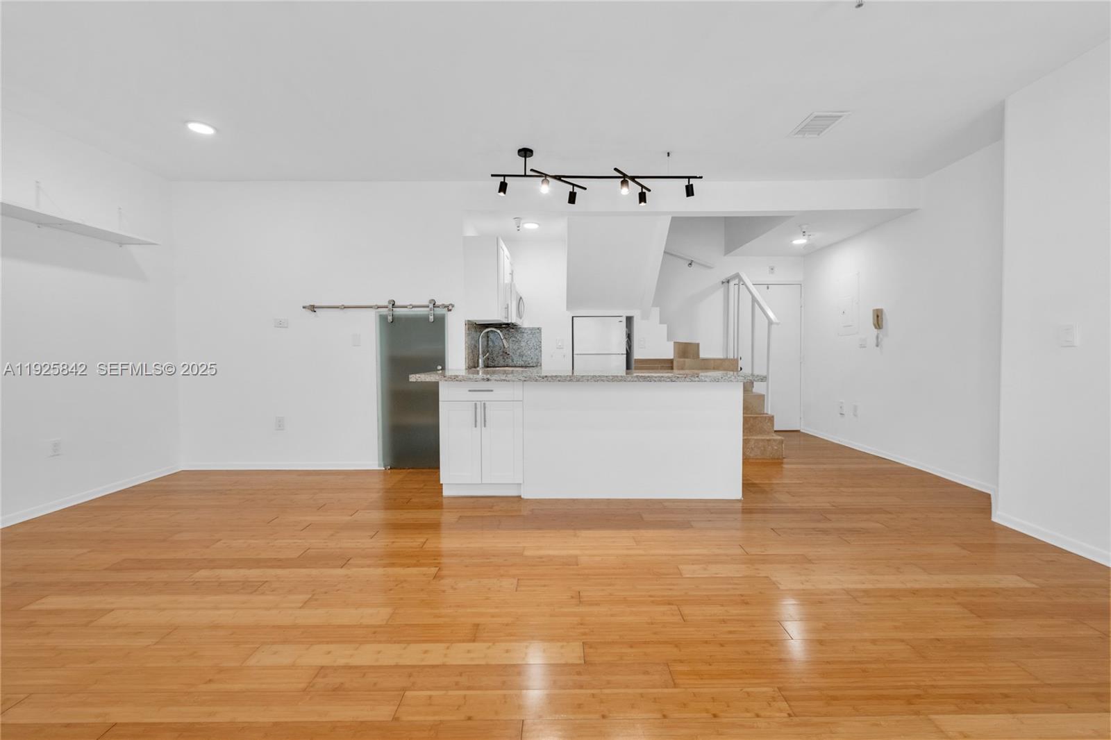 BRISTOL CONDO - Residential