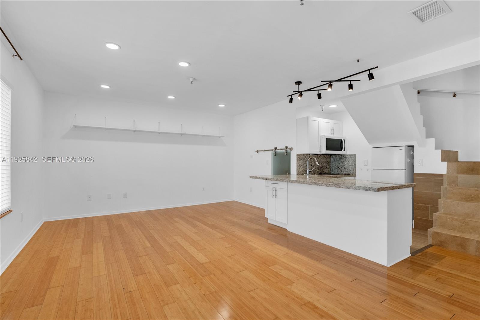 BRISTOL CONDO - Residential