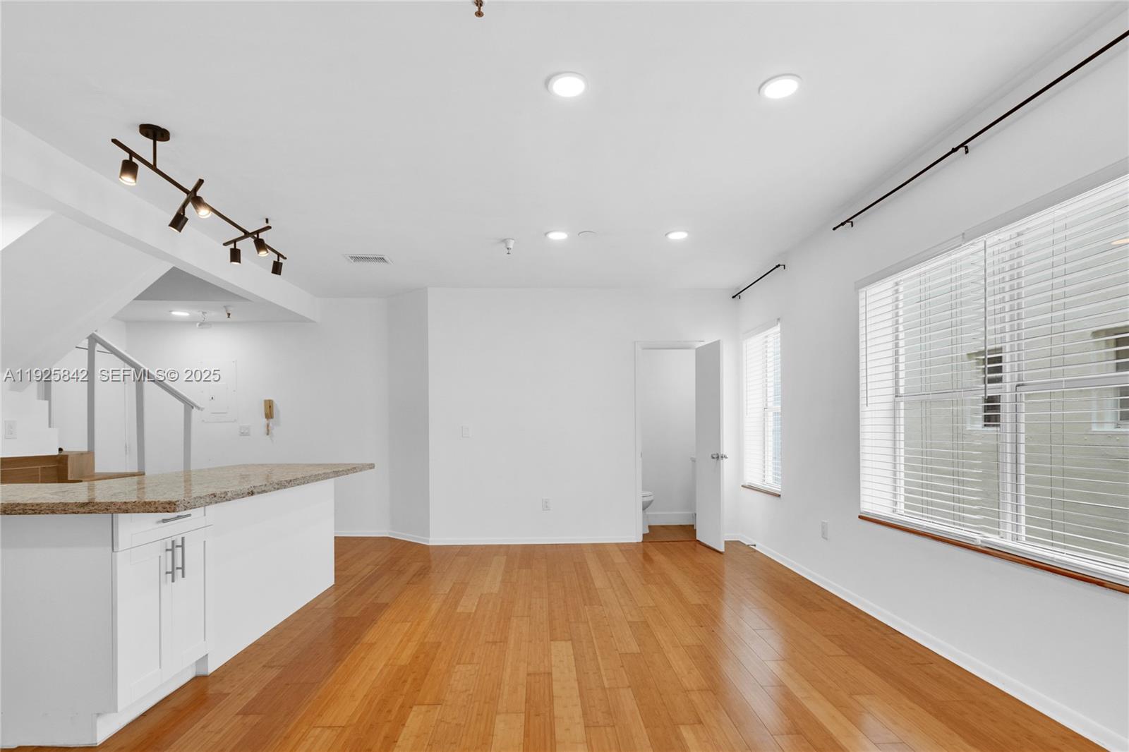 BRISTOL CONDO - Residential