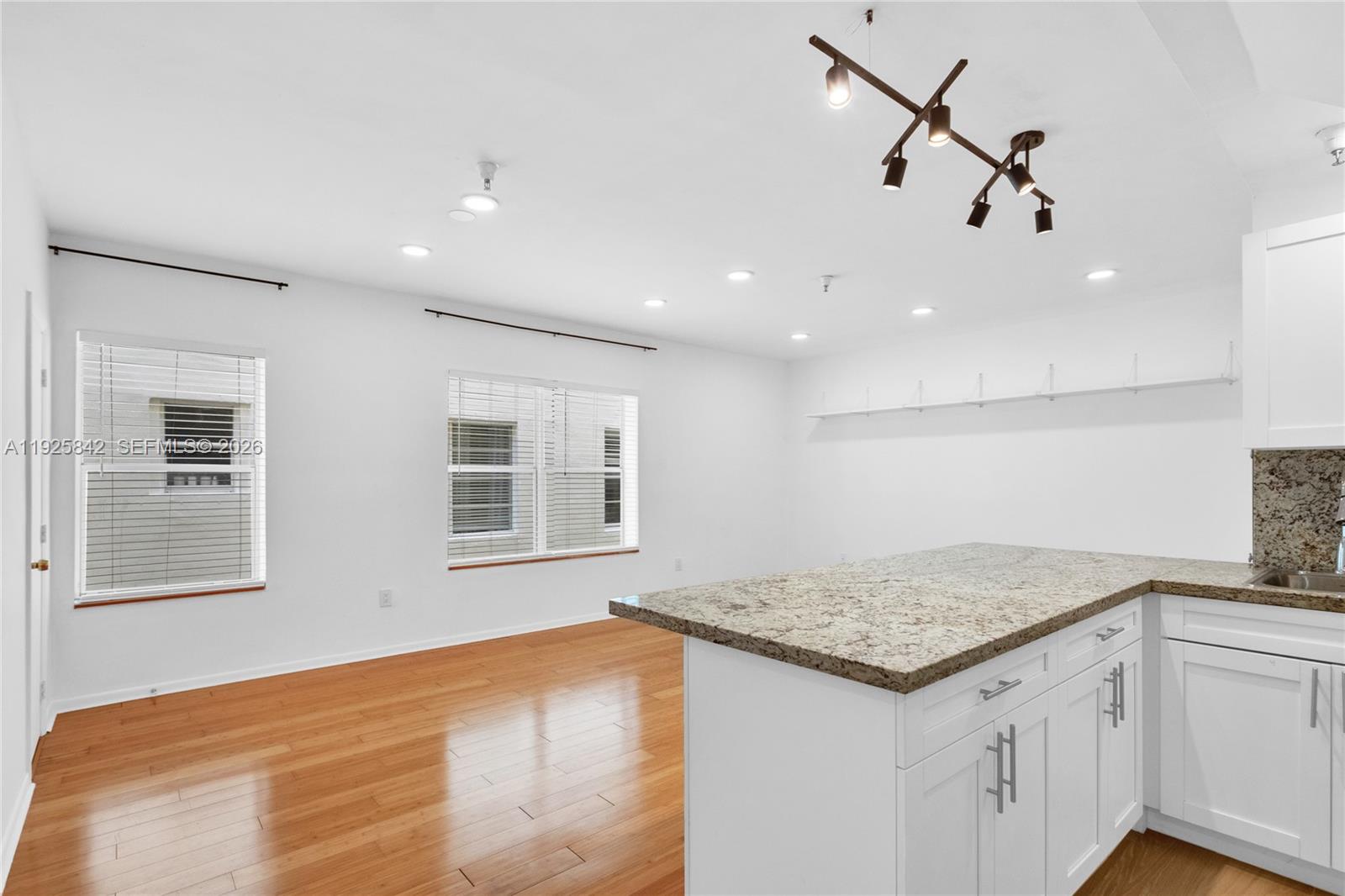 BRISTOL CONDO - Residential