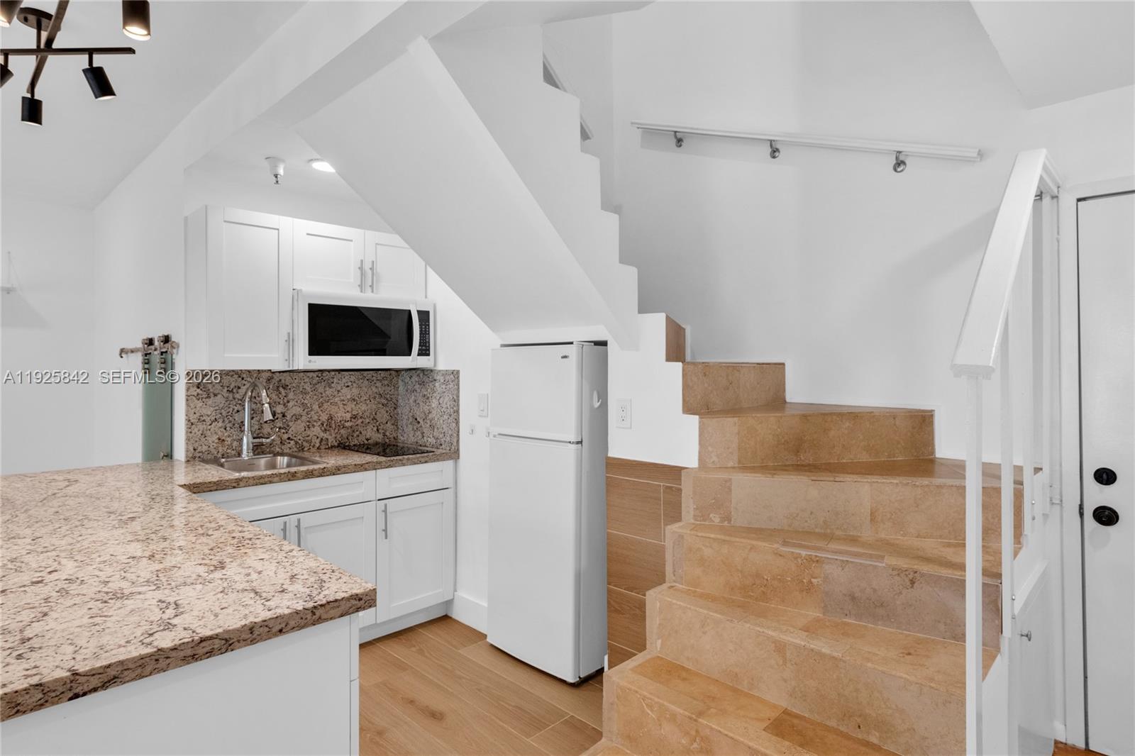 BRISTOL CONDO - Residential