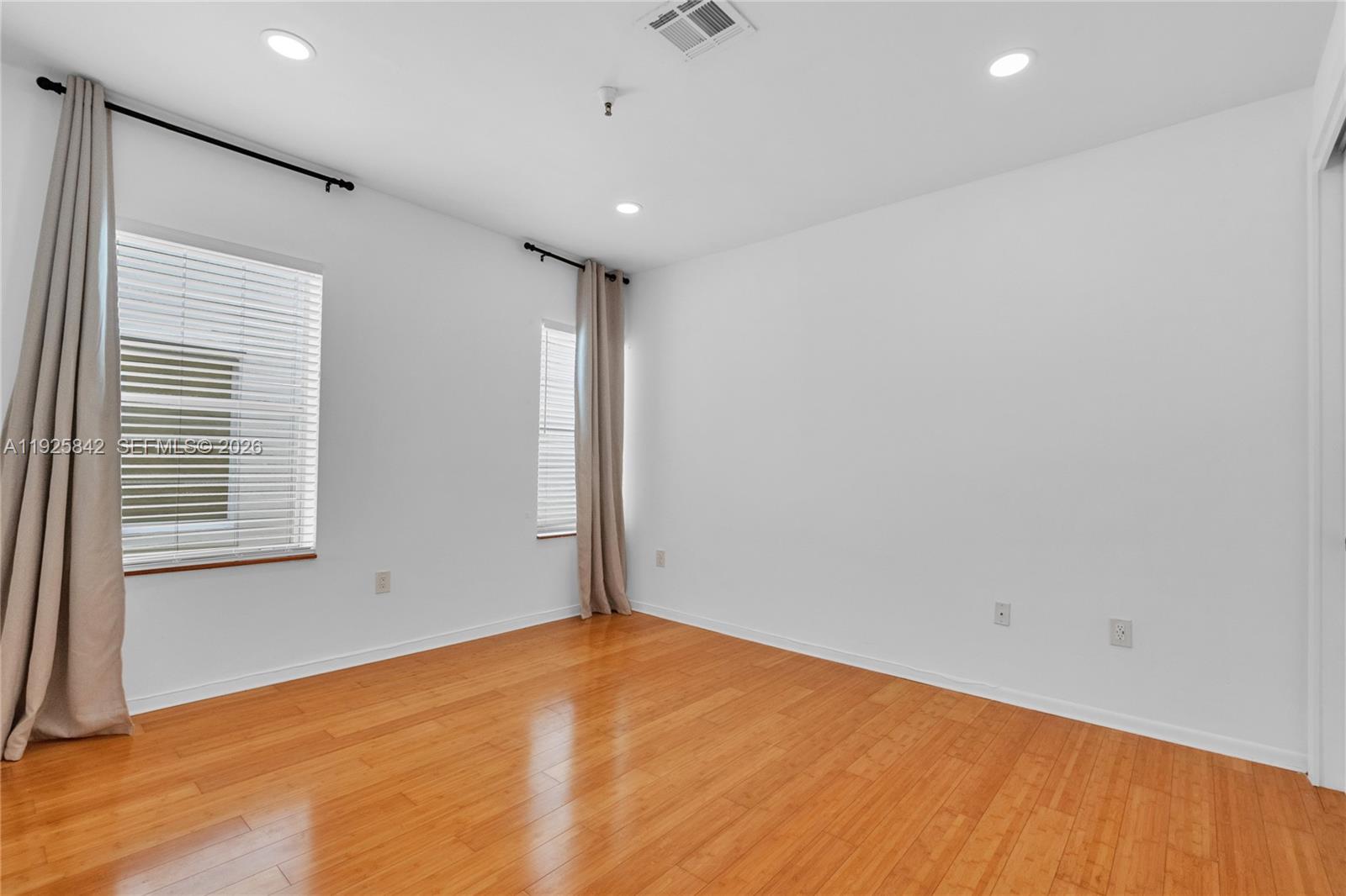 BRISTOL CONDO - Residential