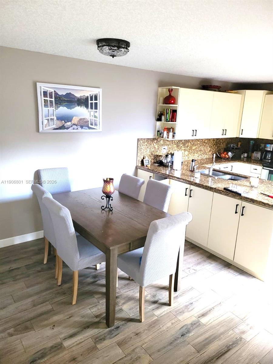 C H E ACRES - Residential