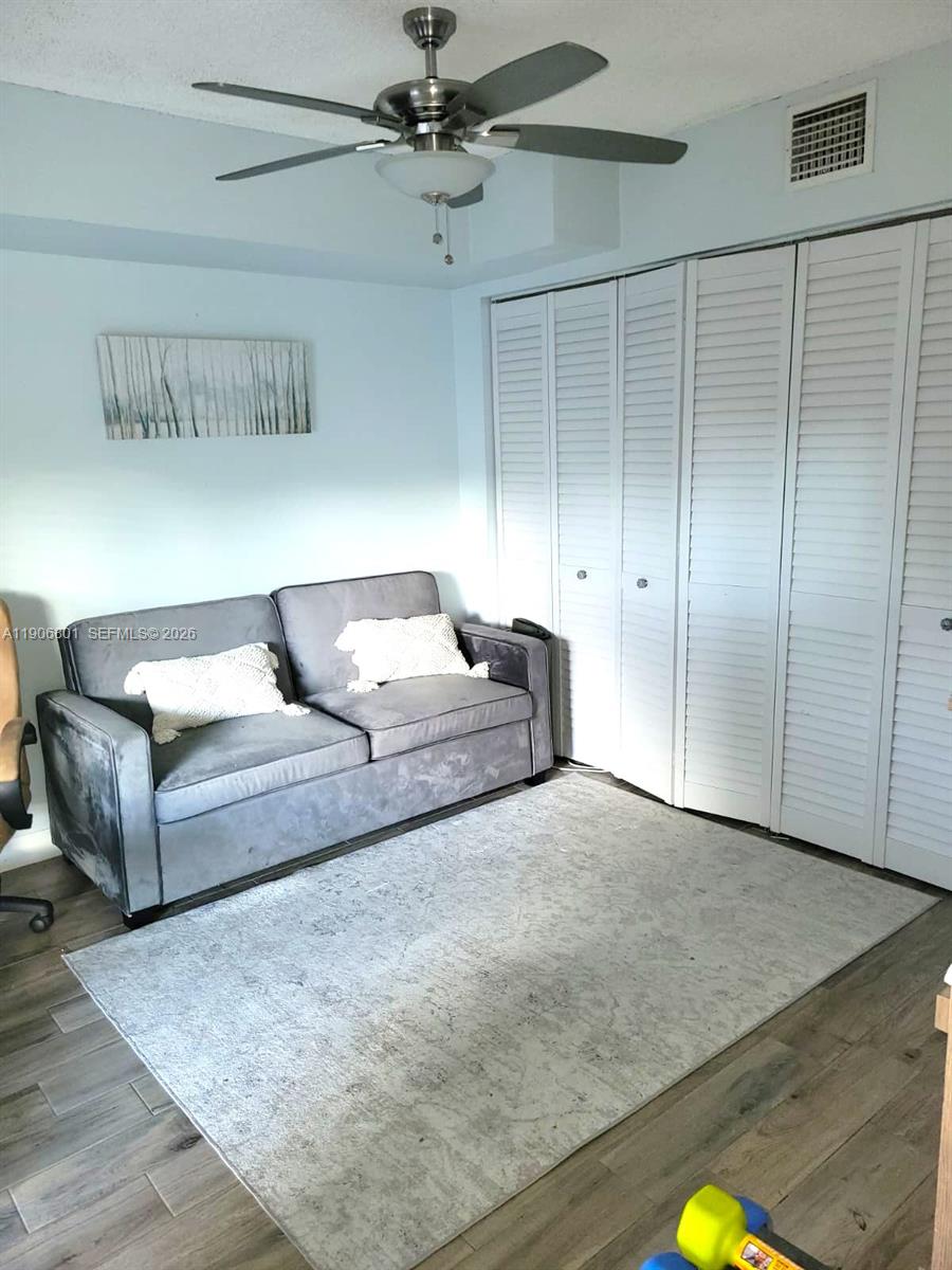 C H E ACRES - Residential