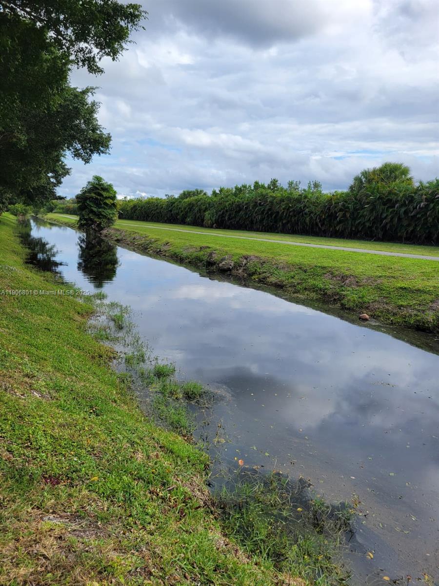 C H E ACRES - Residential