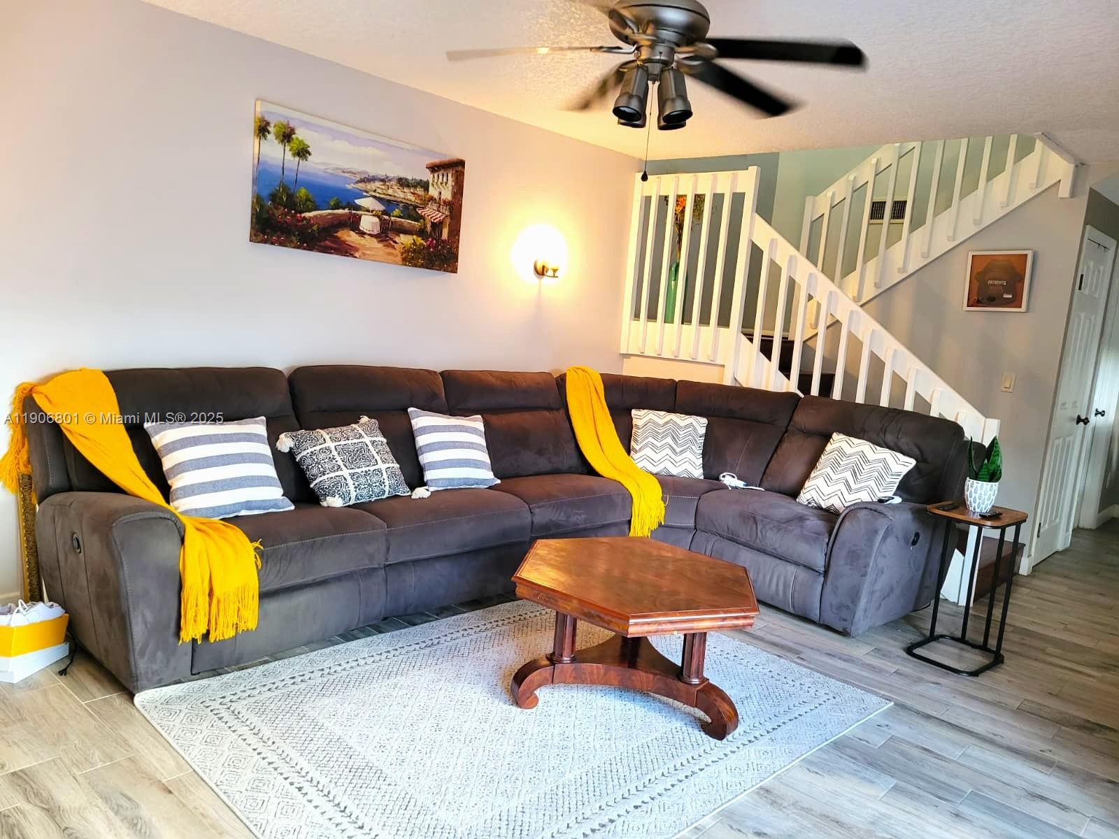 C H E ACRES - Residential