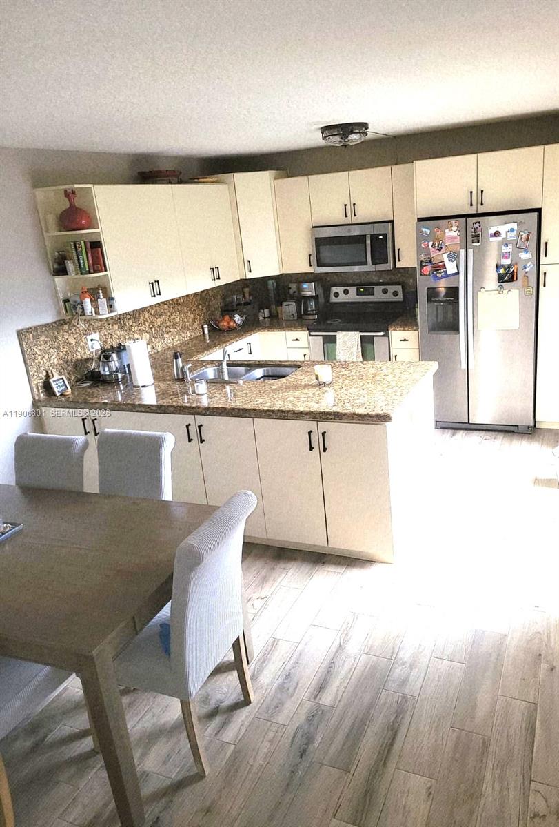 C H E ACRES - Residential