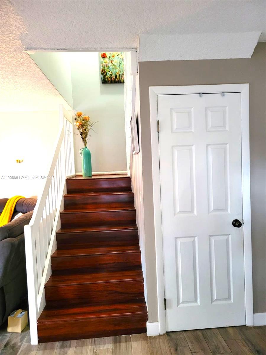 C H E ACRES - Residential