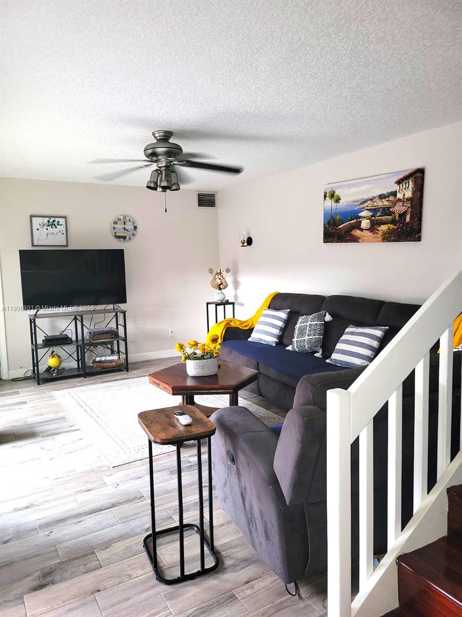 C H E ACRES - Residential