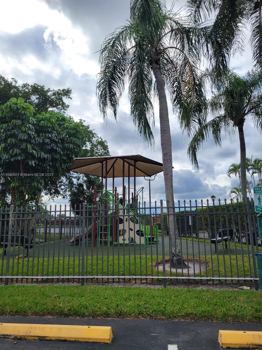 C H E ACRES - Residential