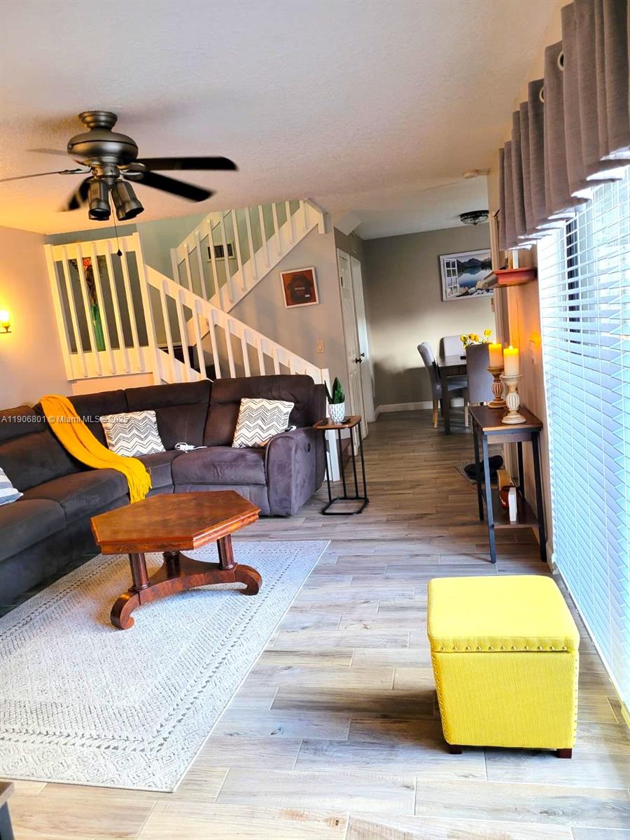 C H E ACRES - Residential