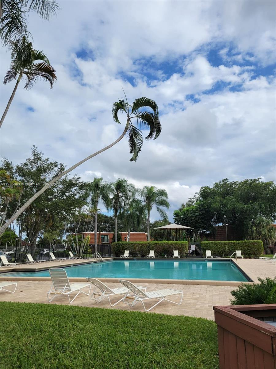 C H E ACRES - Residential