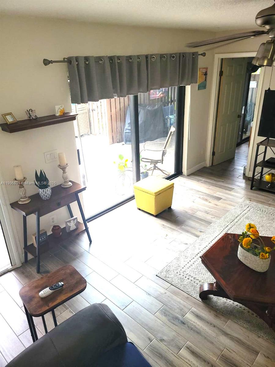 C H E ACRES - Residential