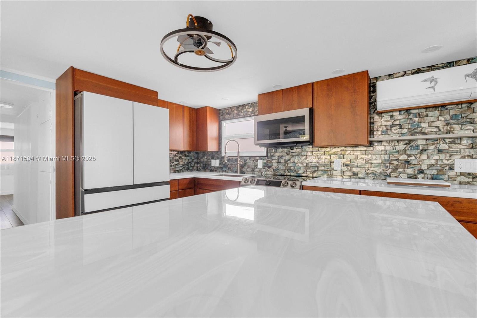 BRINY BREEZES - Residential