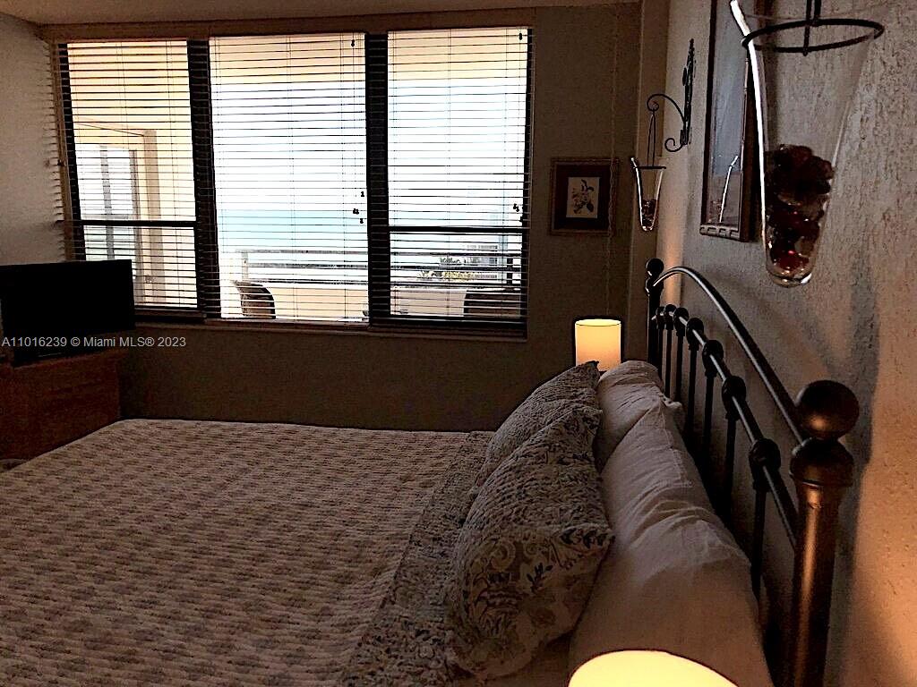 ALEXANDER TOWERS CONDO - Residential Lease