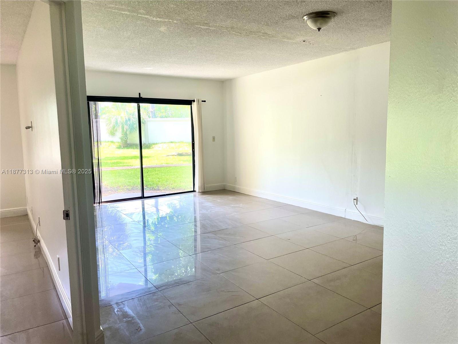 LAS VISTAS AT DORAL CONDO - Residential