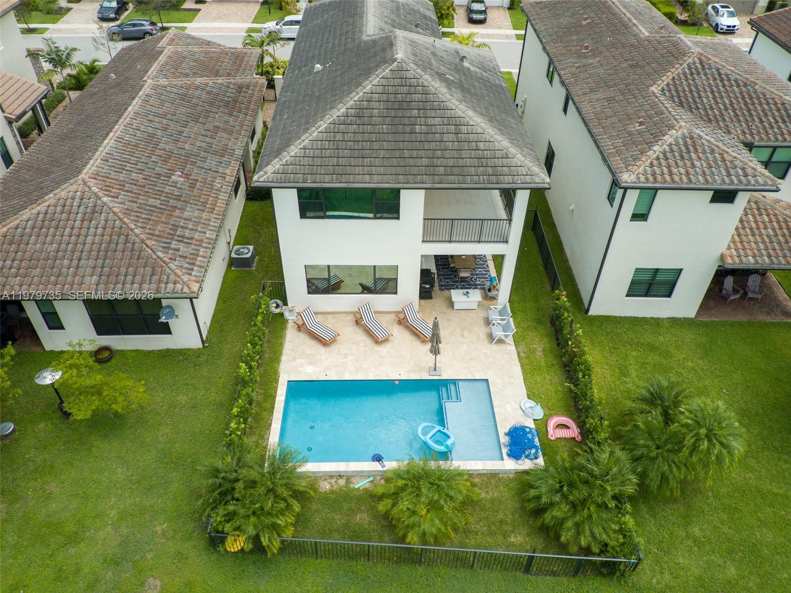 PEMBROKE LAKES SOUTH - Residential