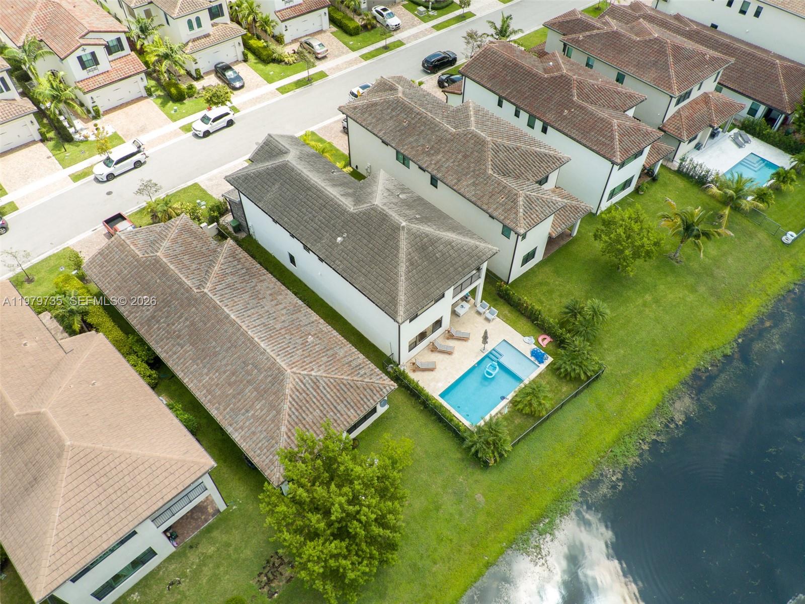 PEMBROKE LAKES SOUTH - Residential