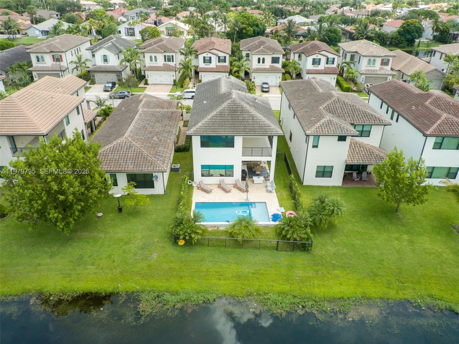 PEMBROKE LAKES SOUTH - Residential