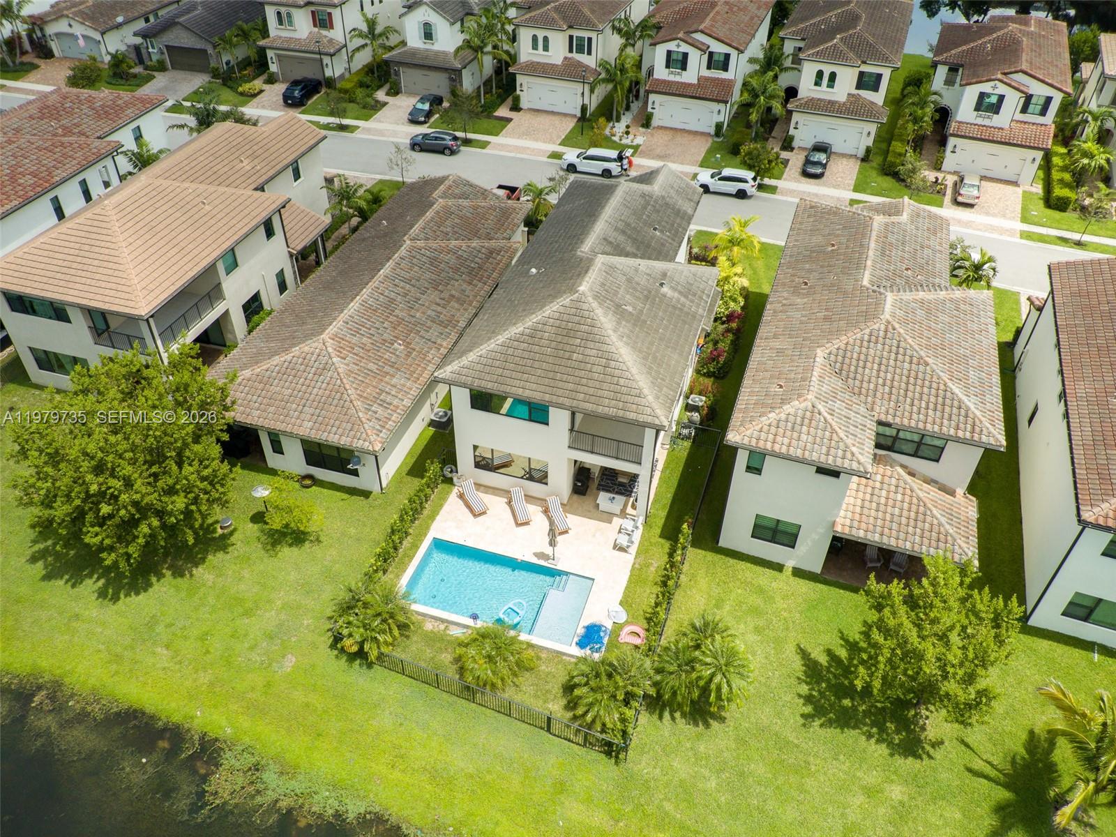 PEMBROKE LAKES SOUTH - Residential
