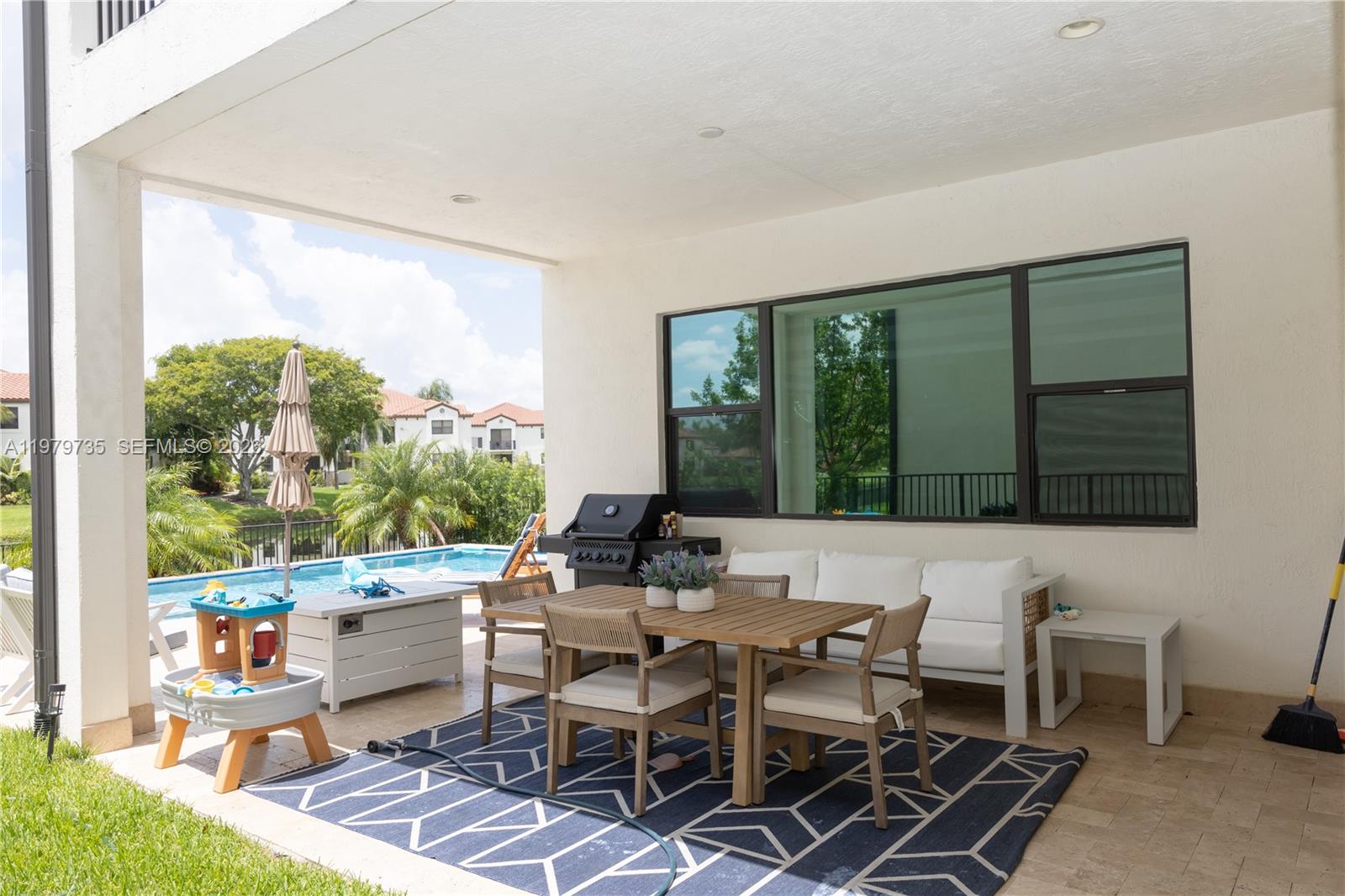 PEMBROKE LAKES SOUTH - Residential