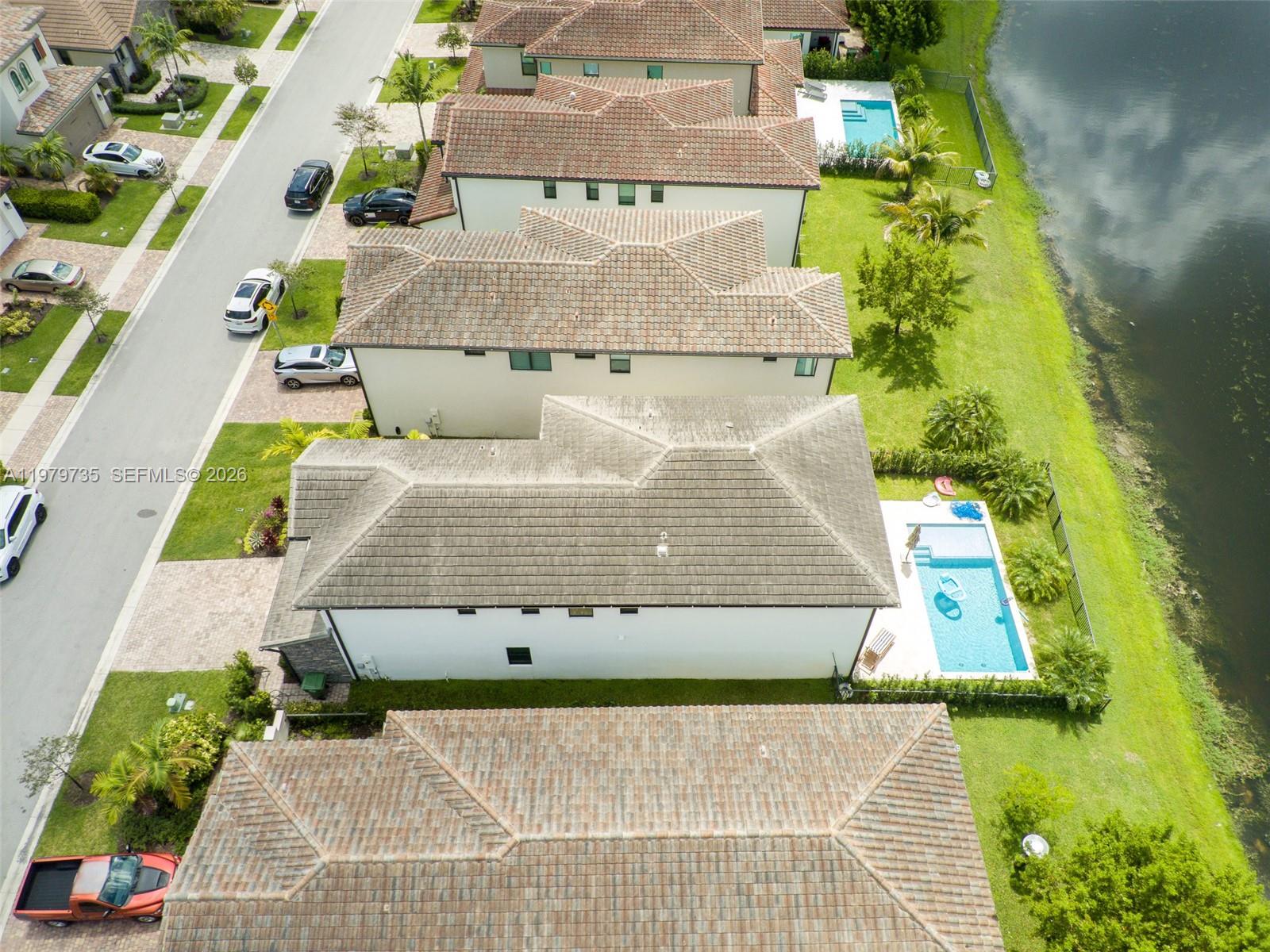PEMBROKE LAKES SOUTH - Residential