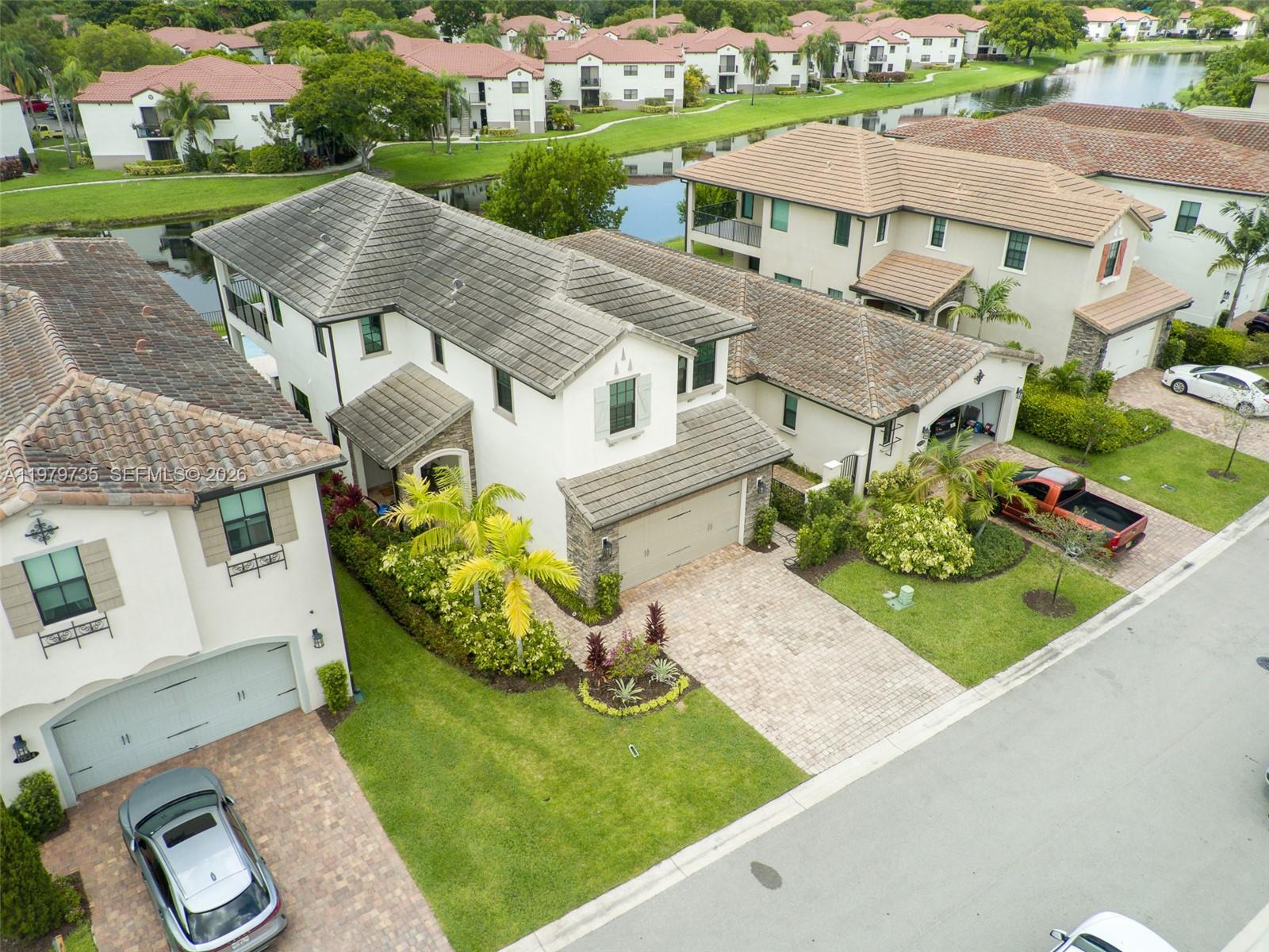 PEMBROKE LAKES SOUTH - Residential