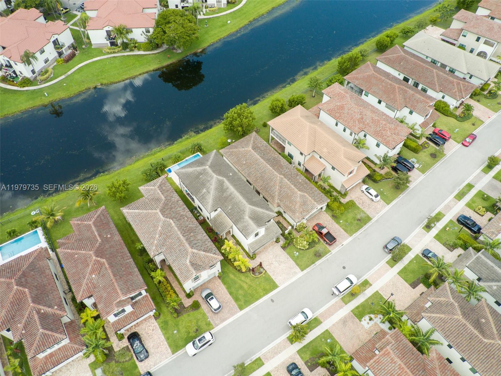 PEMBROKE LAKES SOUTH - Residential