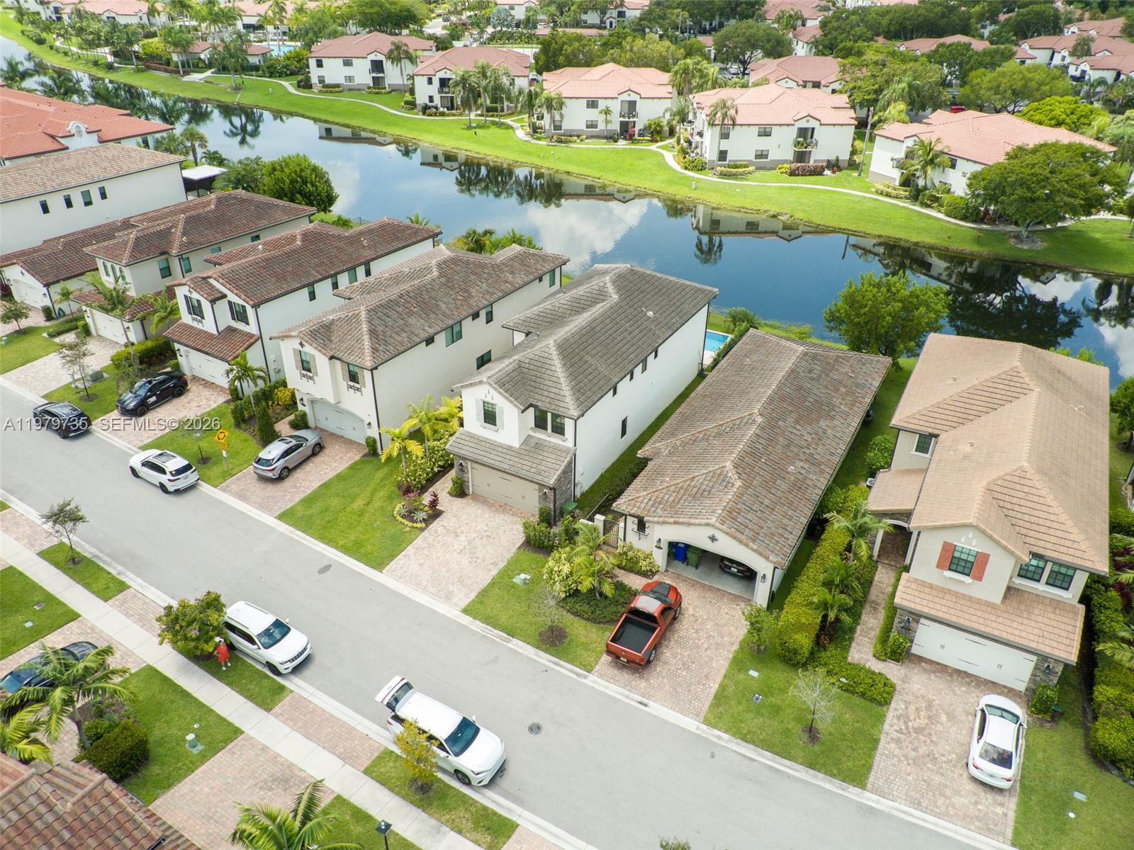 PEMBROKE LAKES SOUTH - Residential