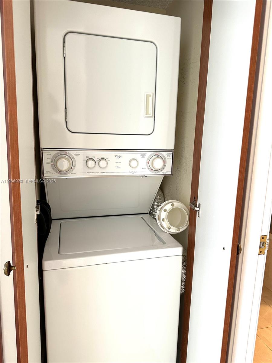 WINSTON TOWERS 600 CONDO - Residential