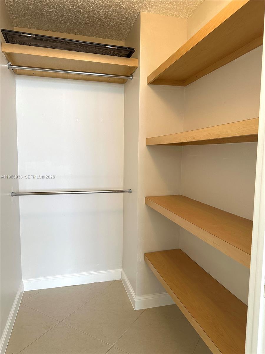 WINSTON TOWERS 600 CONDO - Residential