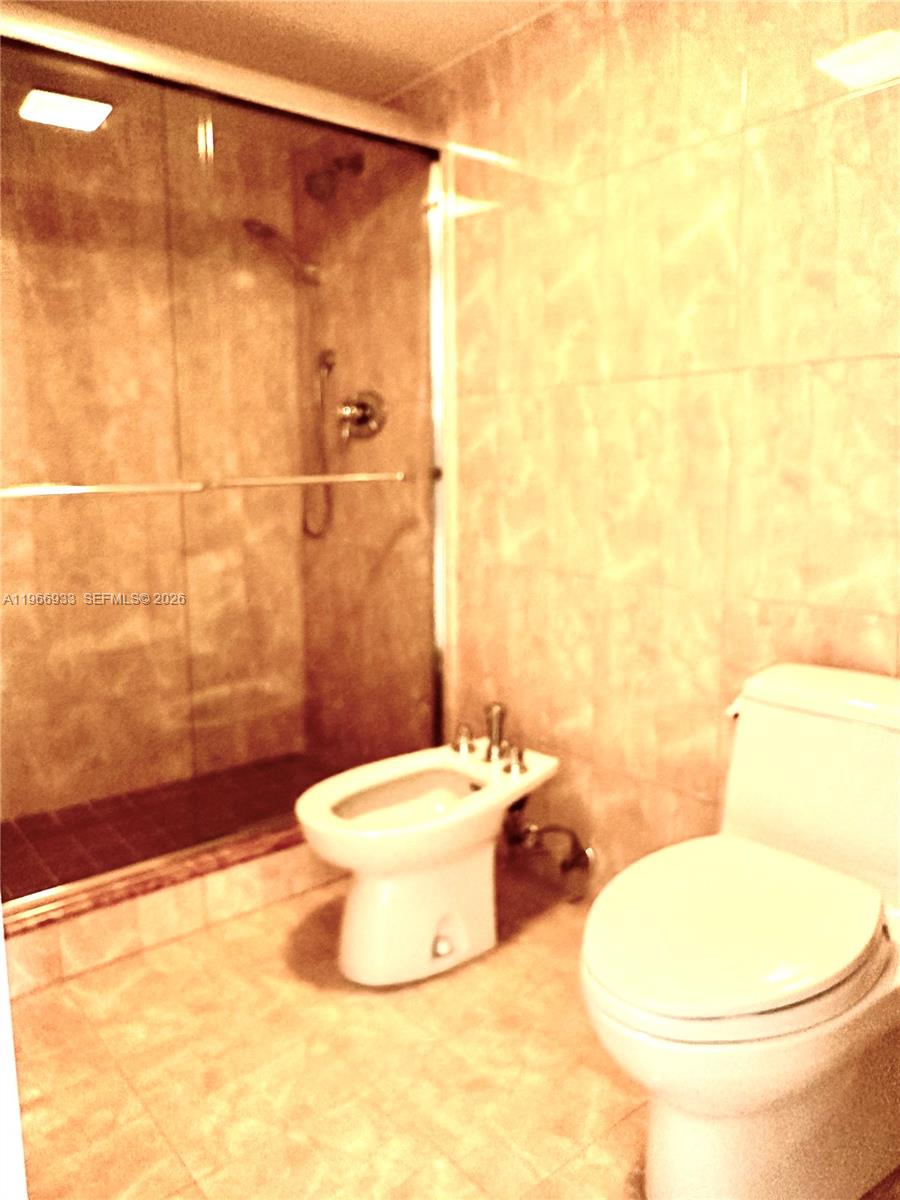 WINSTON TOWERS 600 CONDO - Residential