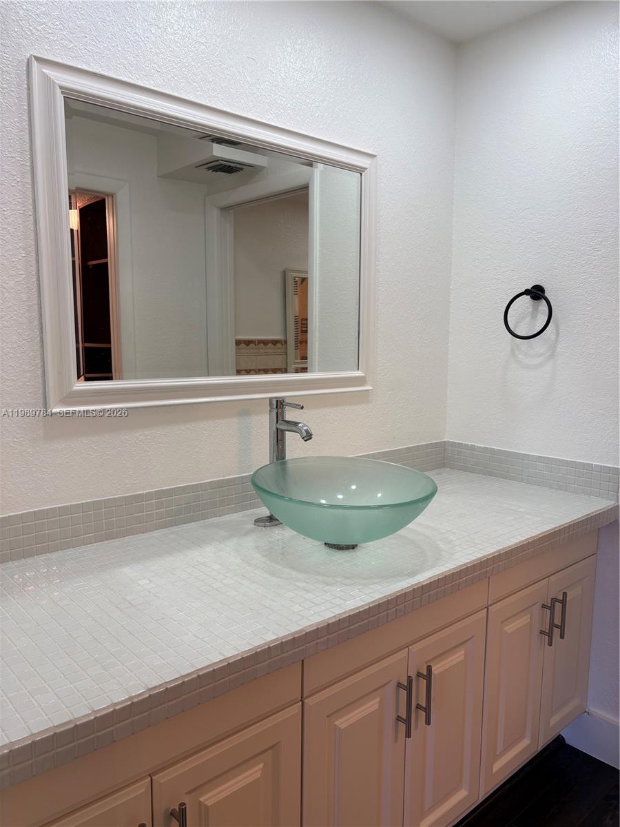 THE HORIZONS CONDO #7 - Residential Lease