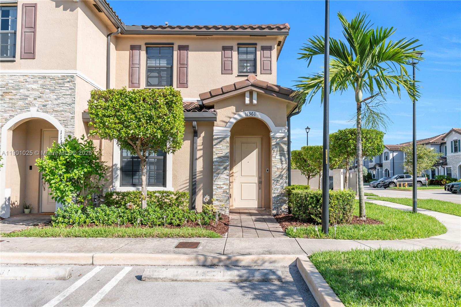 11361 SW 249th St, Homestead, FL, 33032/$400,000 2 11361 SW 249th St