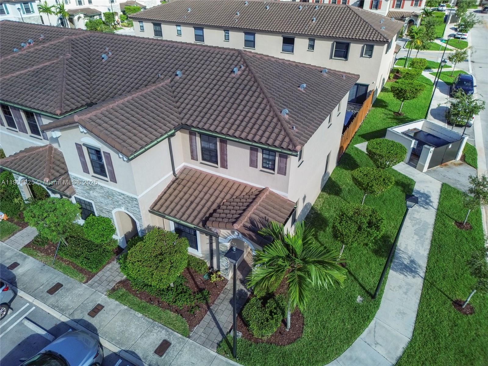 COCO PALM VILLAS - Residential
