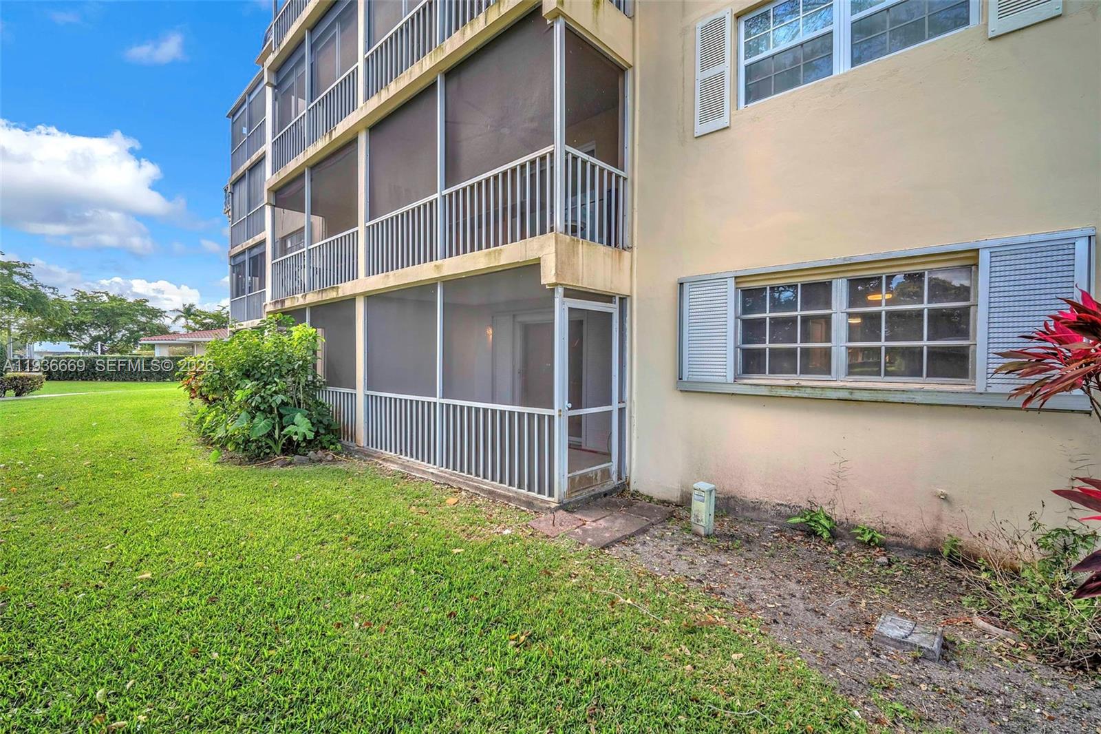 BRIARWOOD CLUB CONDO 1 - Residential