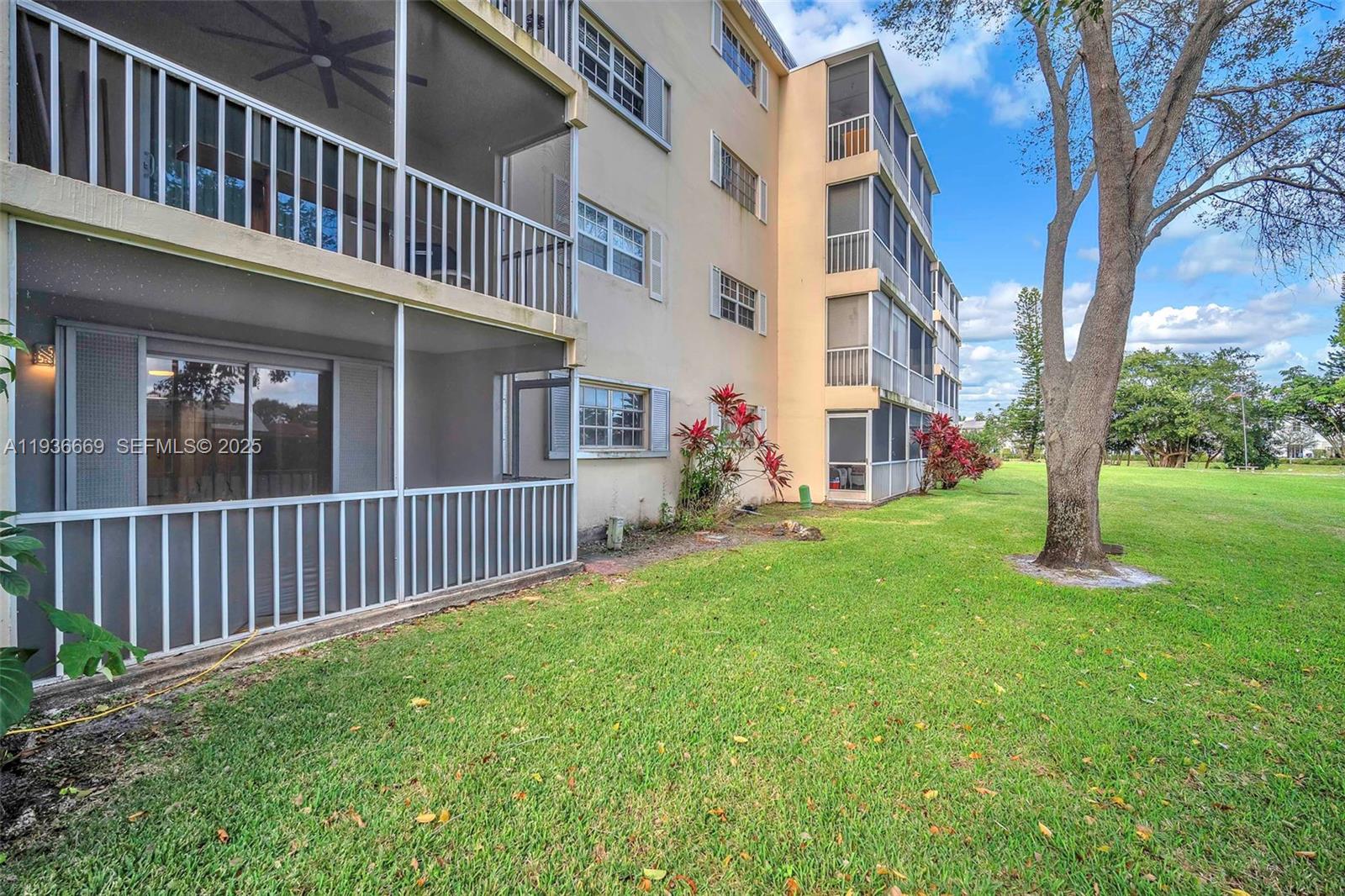 BRIARWOOD CLUB CONDO 1 - Residential