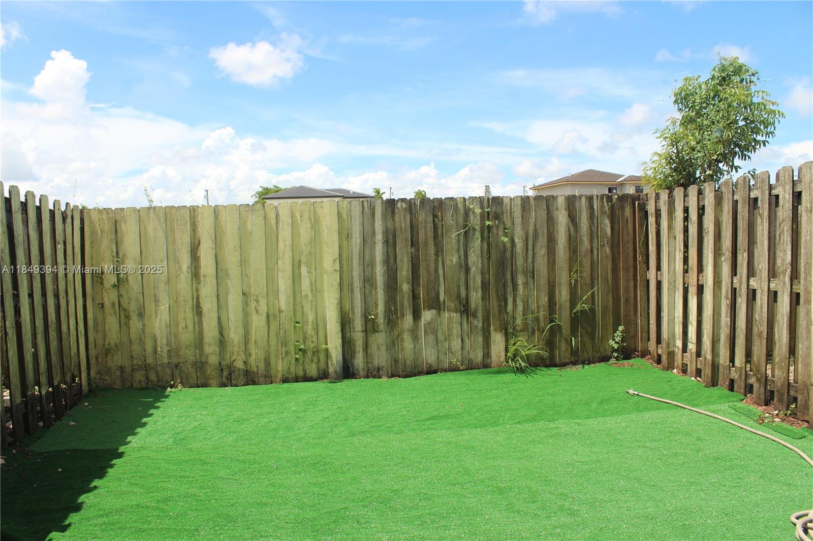 EUREKA PALM GARDEN - Residential Lease