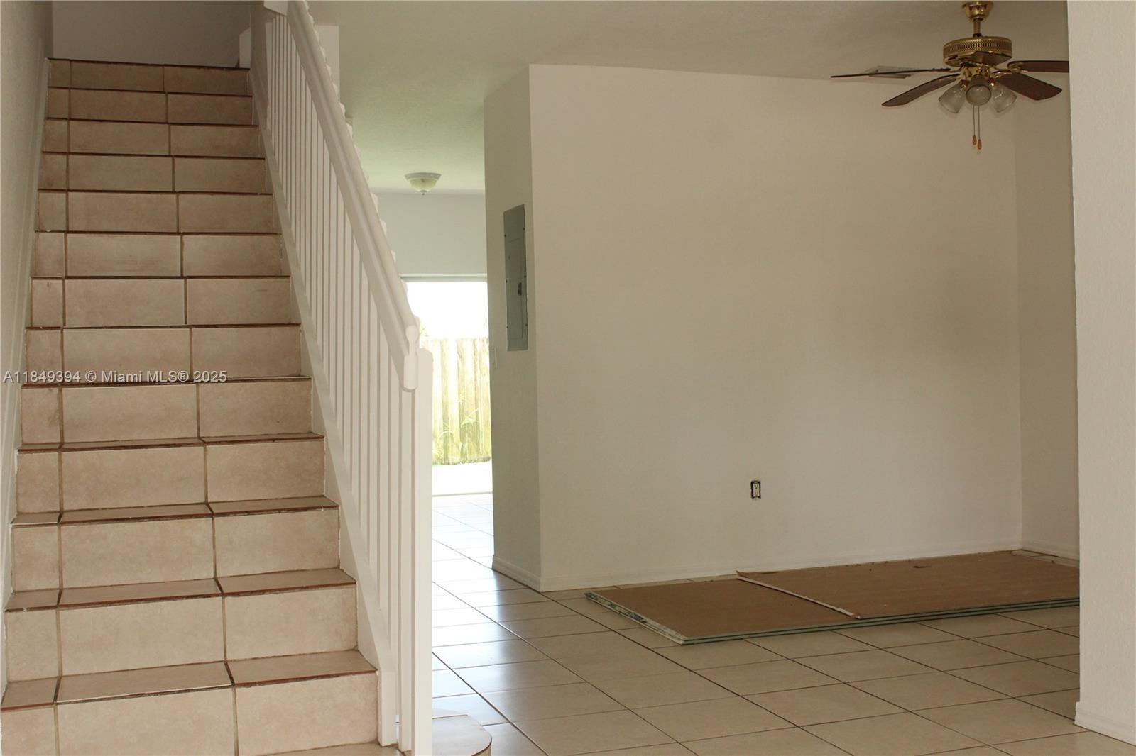 EUREKA PALM GARDEN - Residential Lease