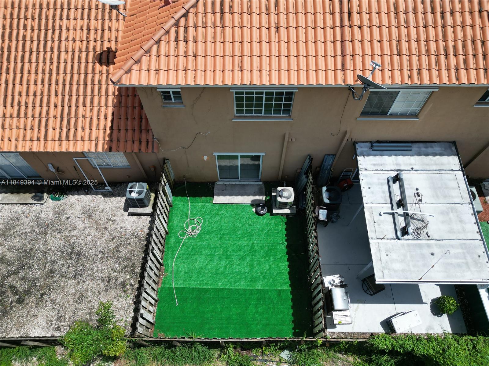 EUREKA PALM GARDEN - Residential Lease