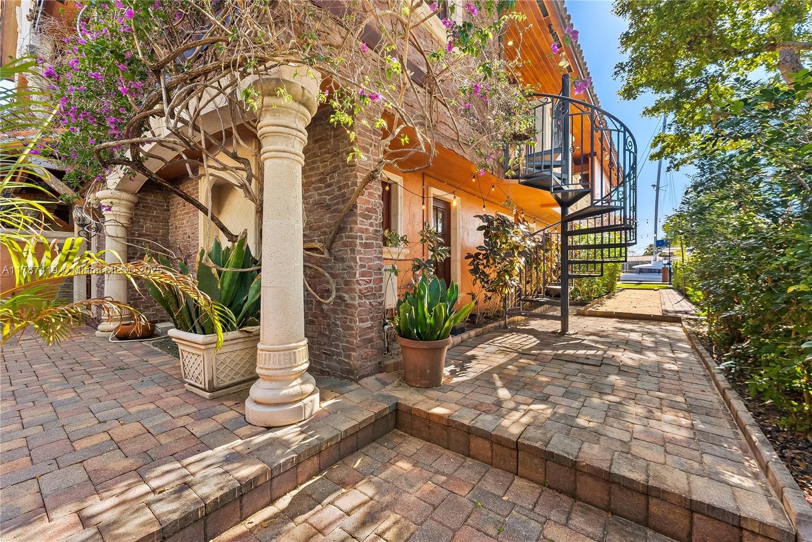SUNRISE KEY - Residential