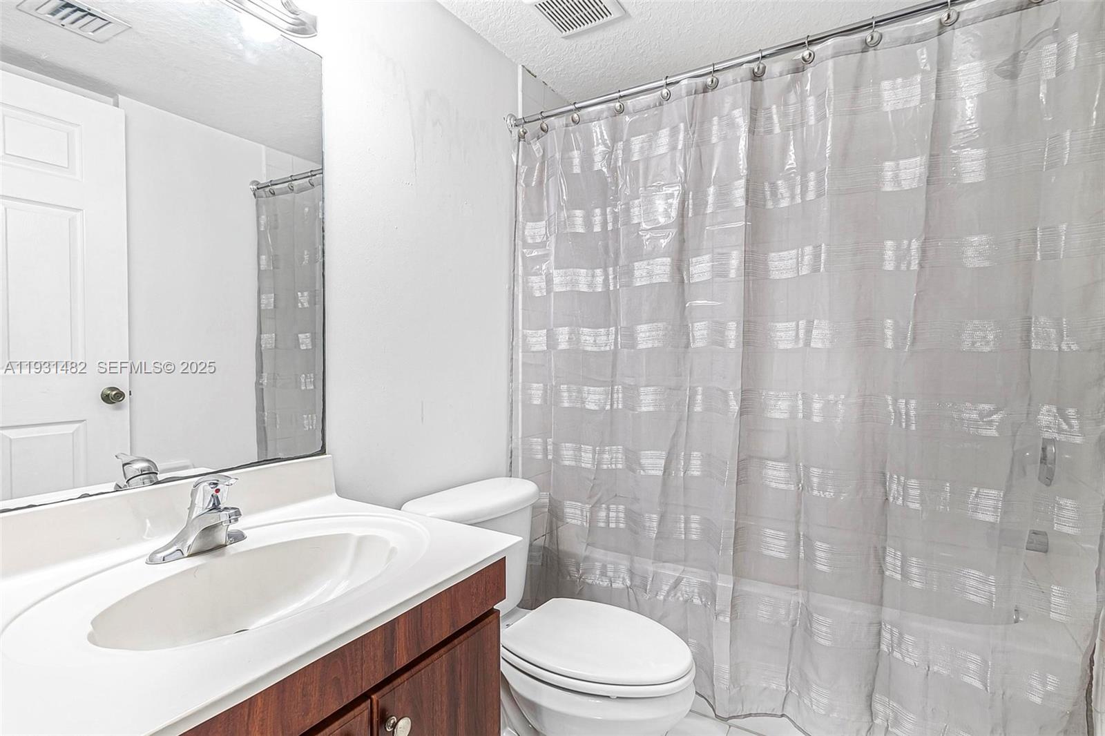 THE COURTS AT BAYSHORE II - Residential Lease