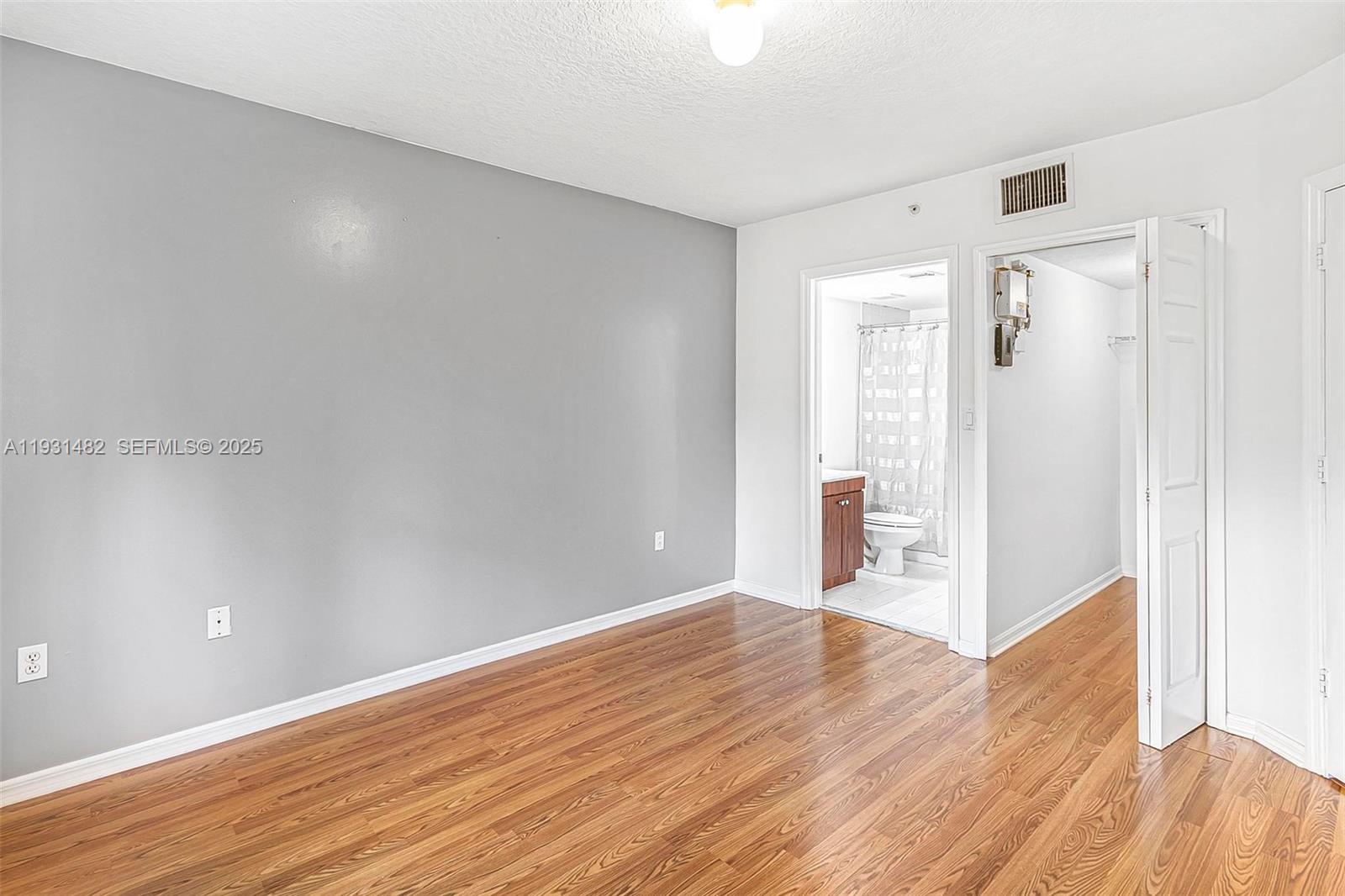 THE COURTS AT BAYSHORE II - Residential Lease