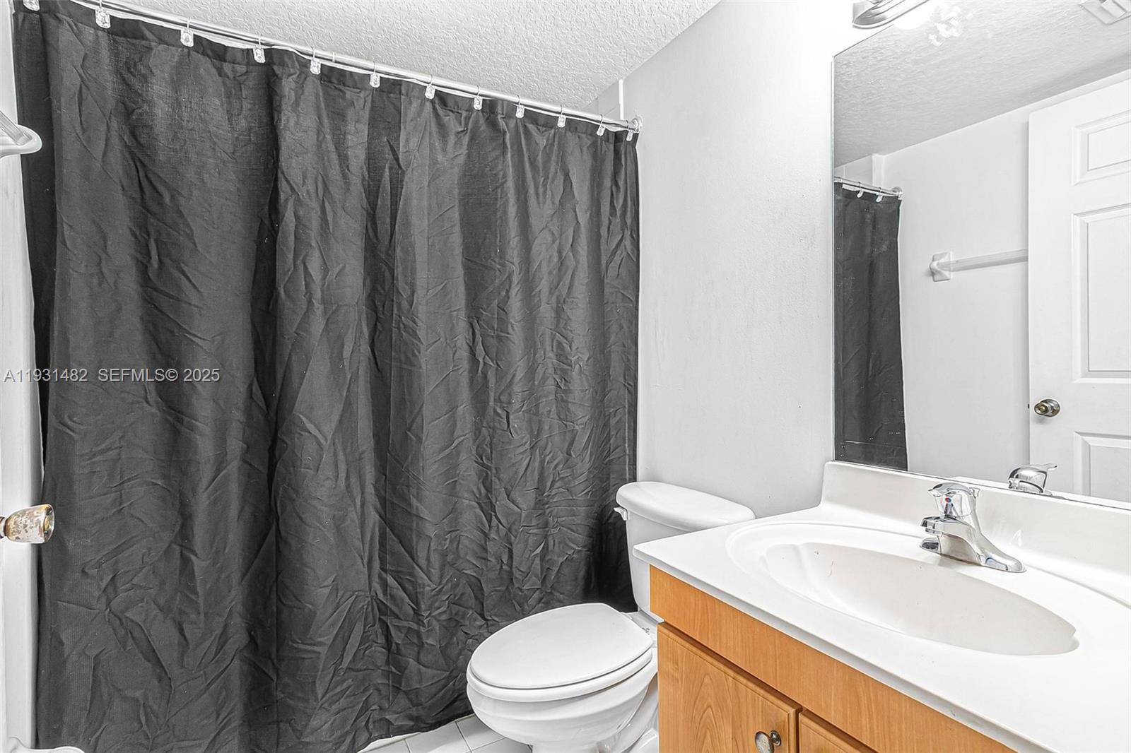 THE COURTS AT BAYSHORE II - Residential Lease